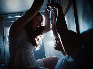 Девушка трахает связанного парня