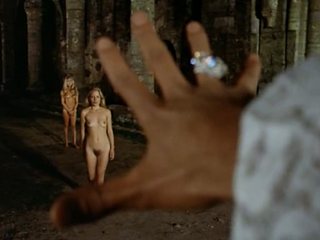 Две девушки идут на сделку с дьяволом