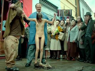 Хозяин магазина раздел воришку на улице