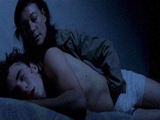 Мама дрочит сыну перед сном