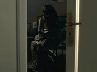 Мать лапает член спящего сына и мастурбирует