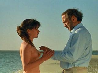 Мужчина занимается сексом с женщинами любых возрастов