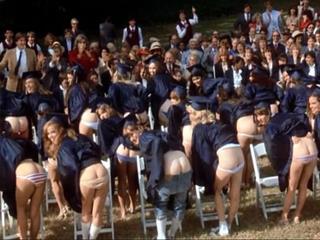 Подростки отжигают в приватной школе