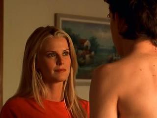 Жена изменяет мужу с соседским подростком