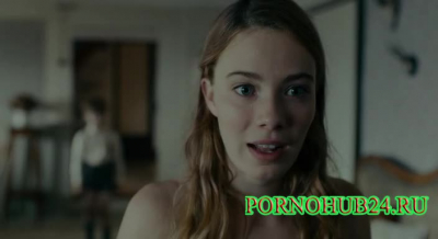 Мальчик разглядывает голое тело племянницы