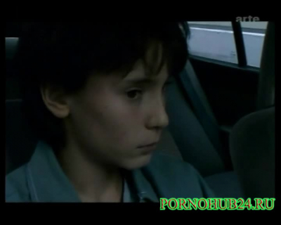 Взрослая девушка сделала приятное мальчику