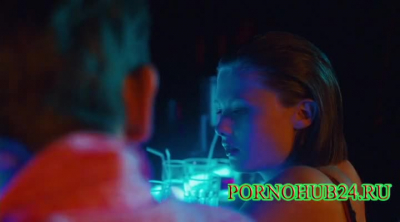 Школьница сделала минет неизвестному в туалете