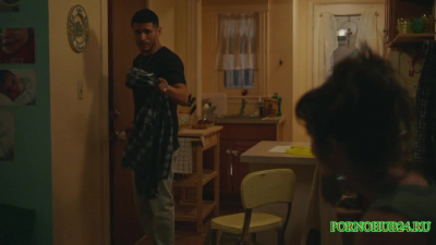 Мастурбирует пока ребенок спит