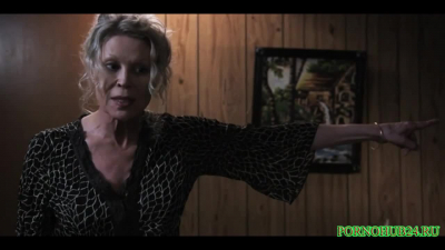 Мама заставляет дочку заниматься проституцией