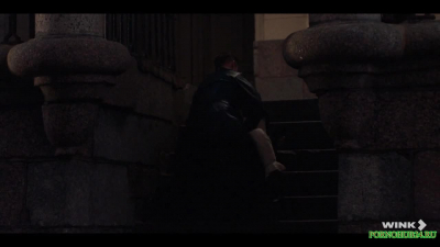 Трахнул девушку на лестничной площадке на улице