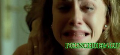 Поставил раком и изнасиловал девушку в задний проход