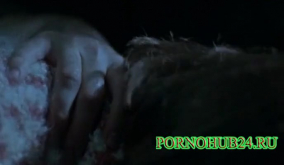 Девушка первый раз берет мужской член в рот