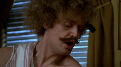 Мужчина бреет пизду девушки