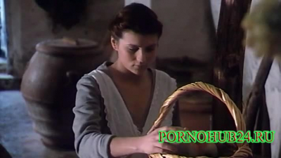 Мальчик изучает половые органы девушки и суёт соломину в пизду